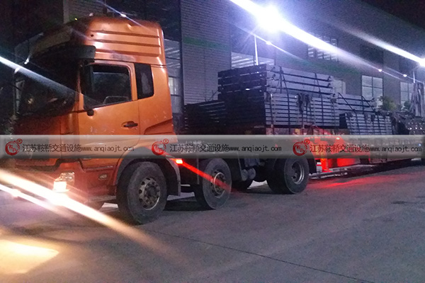 浙江紹興公交候車(chē)亭項目發(fā)貨