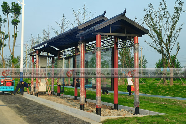 候車(chē)亭廣告的價(jià)格大致是在維持在幾千元到幾萬(wàn)元左右